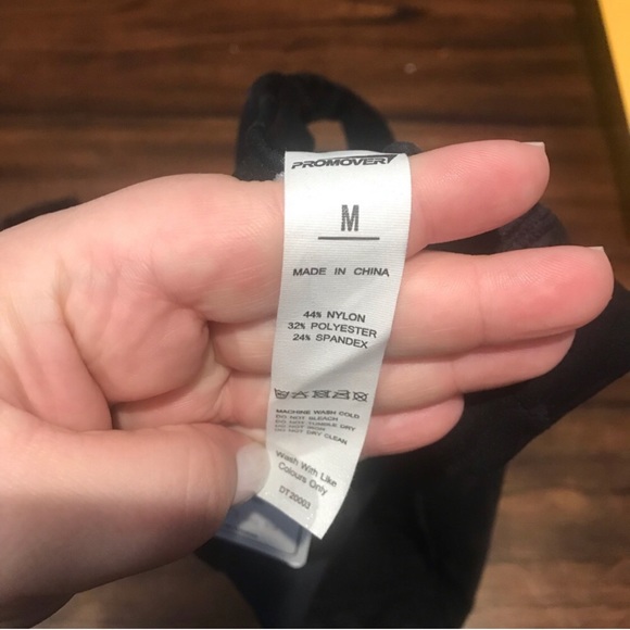 4 For 25$ Black Camouflage Sports Bra. Size Medium. - Picture 6 of 6